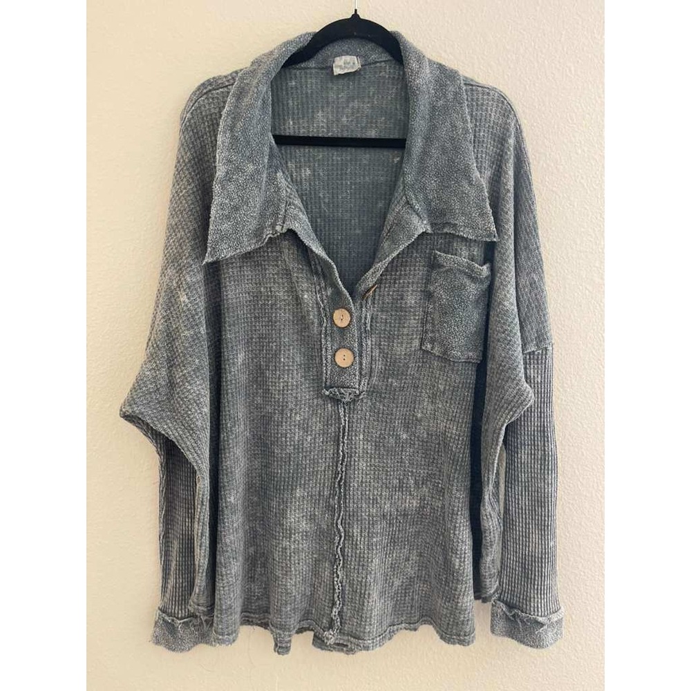 Blue Buttercup Womens Gray Acid Wash Waffle Knit Oversized Henley Top M KT82853